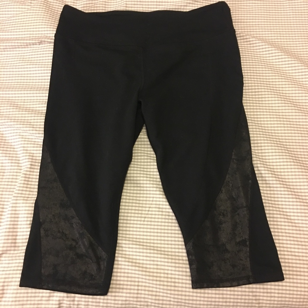 Fabletics Black Work-Out Leggings - Knee-Length